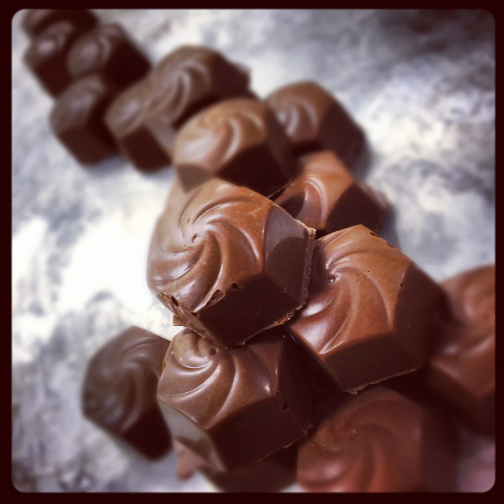 Cinnamon Roll Bon Bon - Image 3