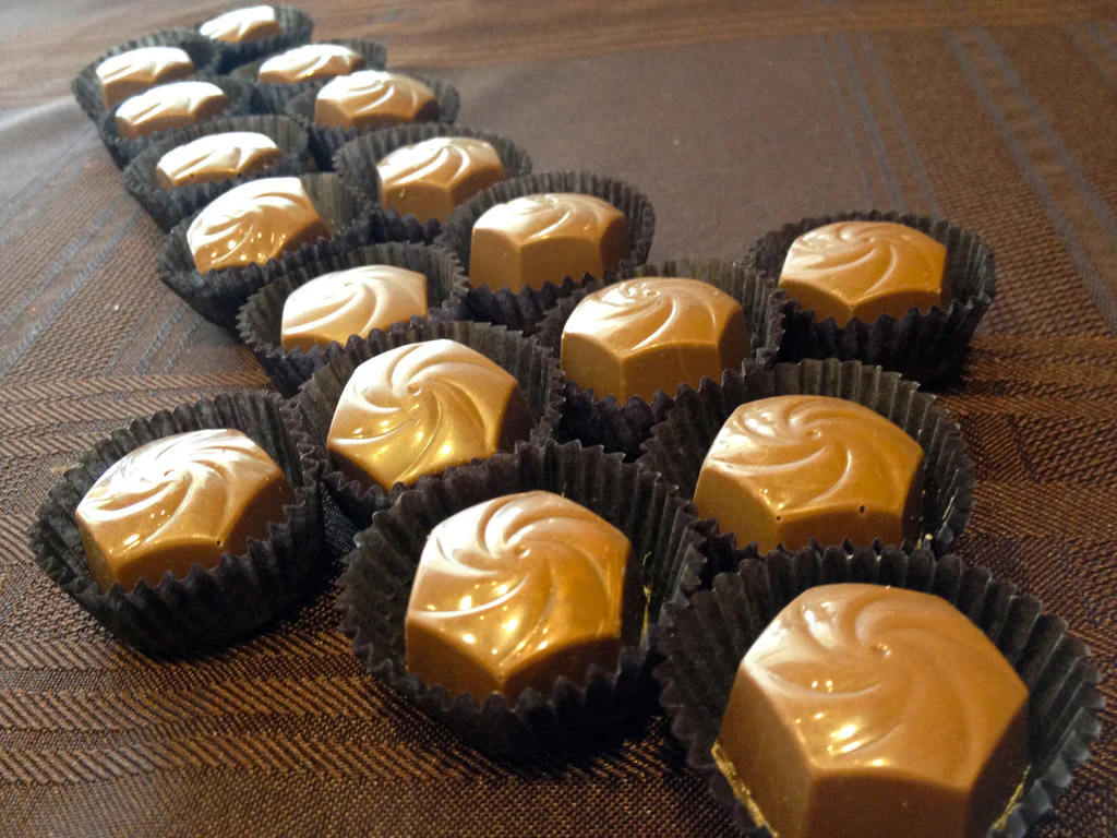 Cinnamon Roll Bon Bon - Image 4